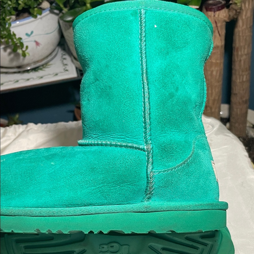 UGG Classic Short ll Boots In Emerald Green Suede and Sheepskin. - Picture 7 of 13